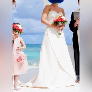 Mikaella ivory wedding dress size 10, but fits like a 6!